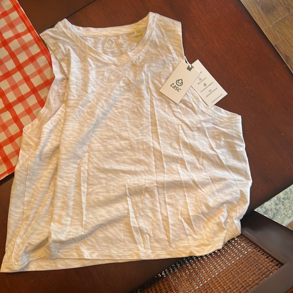 Tasc cropped running shirt